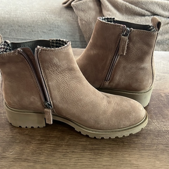 Rockport Women's Ryleigh Gore Chelsea Waterproof Boot In Taupe - Picture 6 of 8